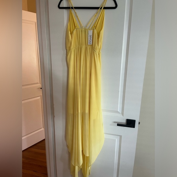 SINGLE LOS ANGELES YELLOW GOWN NWT - Picture 2 of 4